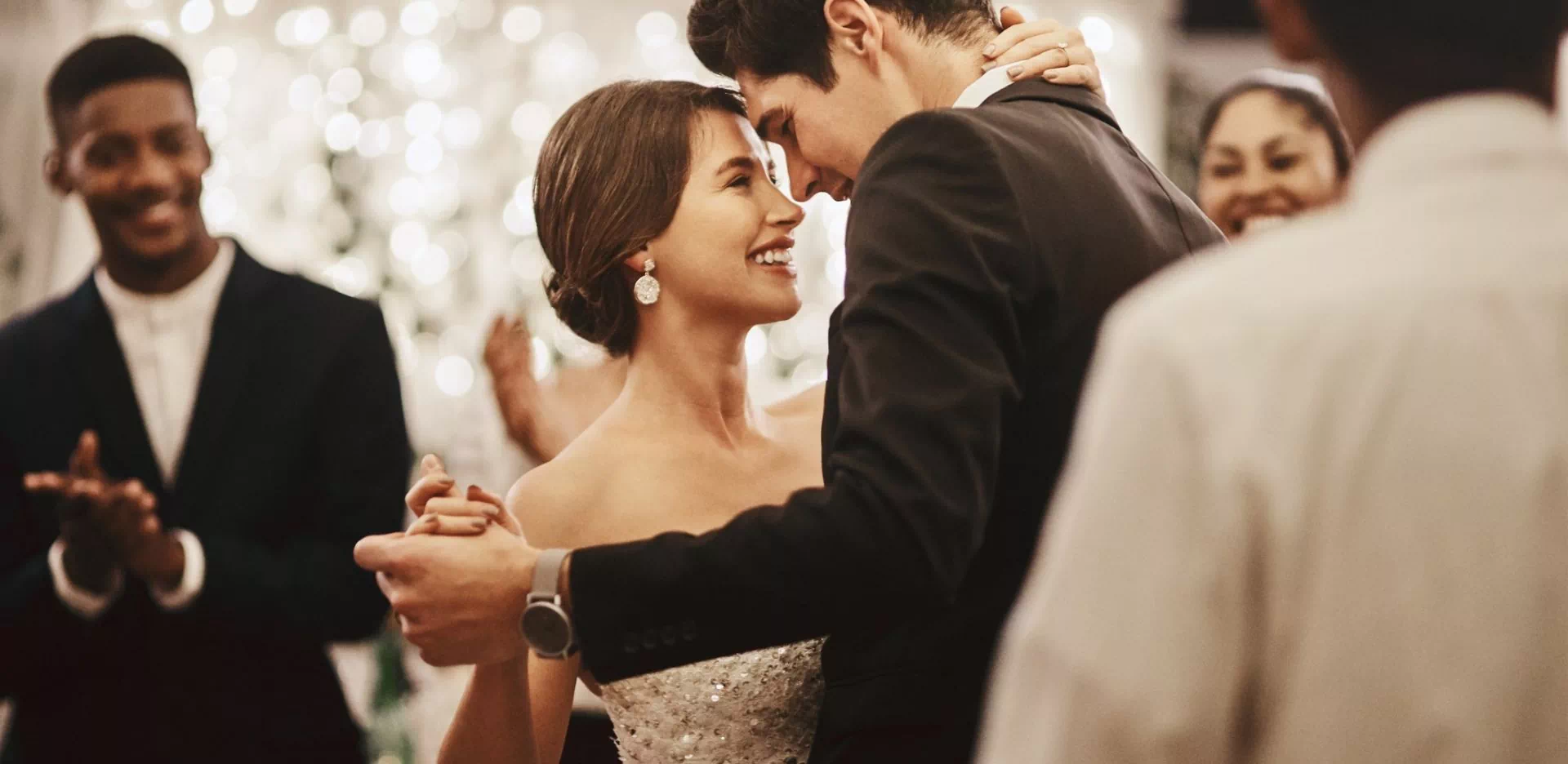 tańcząca para młoda